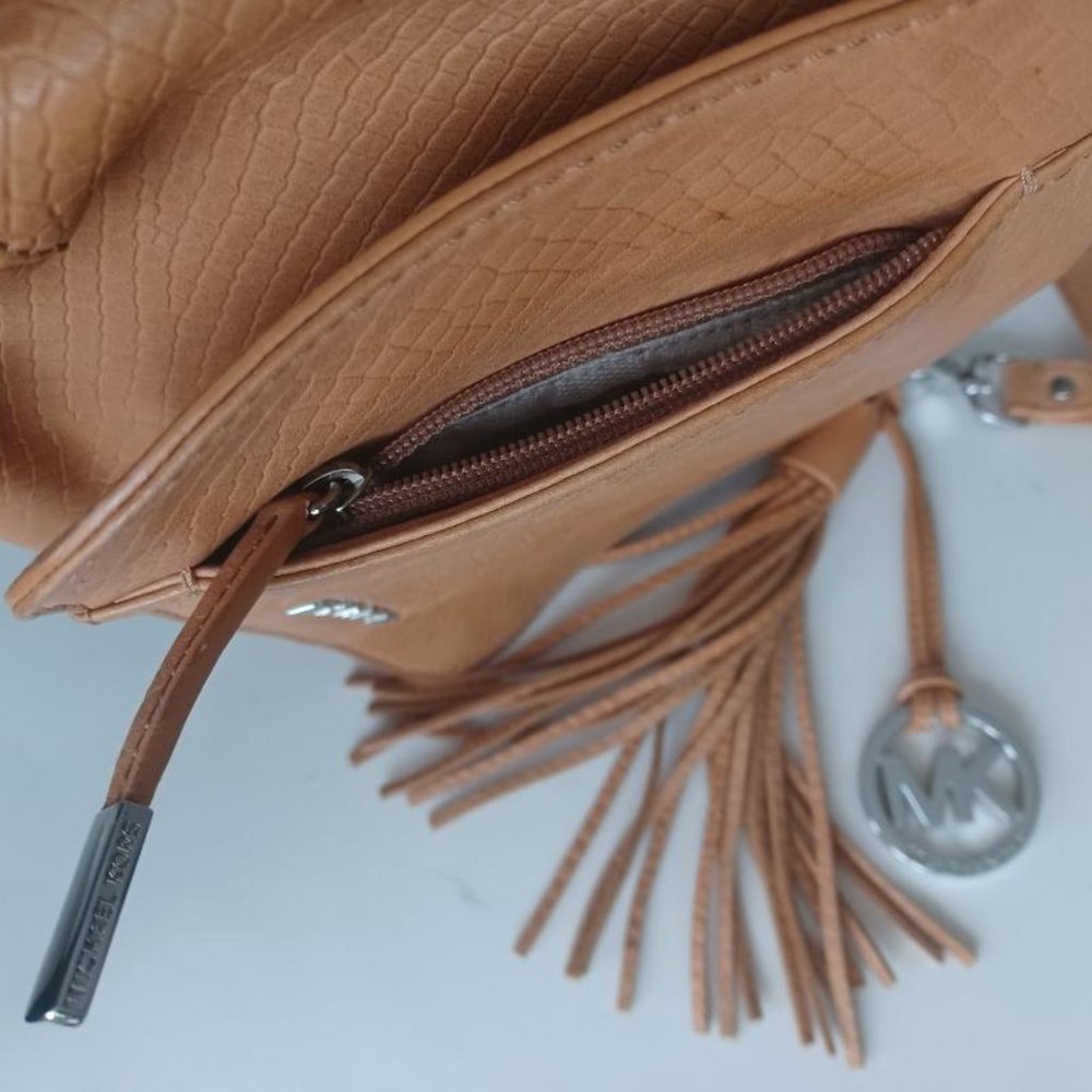 Michael Kors croc embossed leather shoulder Bag with tassel - Picture 7 of 8